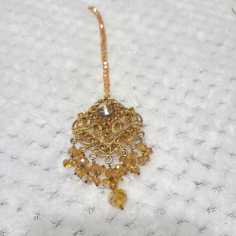 Mangtikka indian bollywood wedding accessories in Gold for women